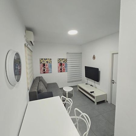 Gk Apartment Harmony Bat Yam Luaran gambar